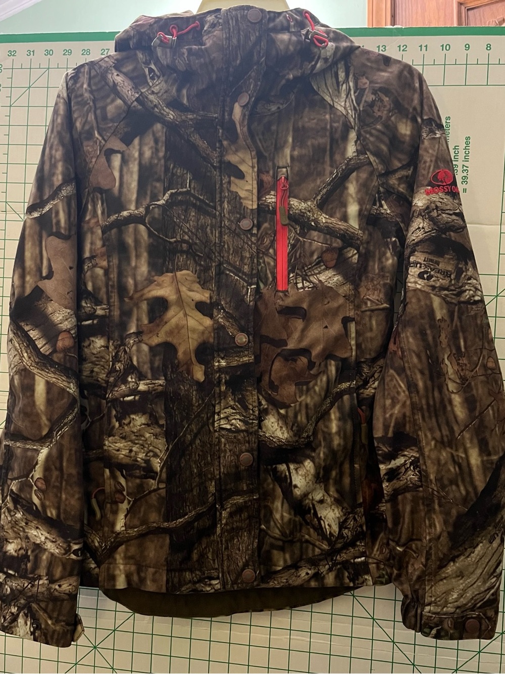 Mossy Oak Break-Up Infinity Men’s Camo Hunting Jacket Red Zipper Accent S32/34
